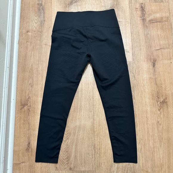 Fanka | Women's Black Seamless Body Sculpt Reversible Athletic Leggings, Size M - Picture 8 of 10